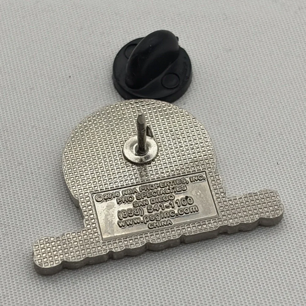 Seattle Supersonics NBA Basketball City Skyline Lapel‎ Hat Pin